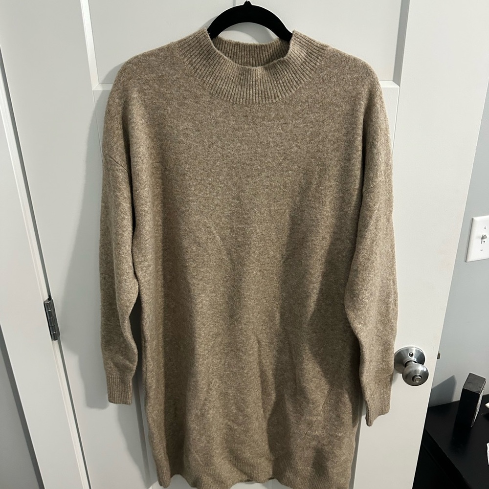 Karen Kane Men's Tan Crewneck Sweater